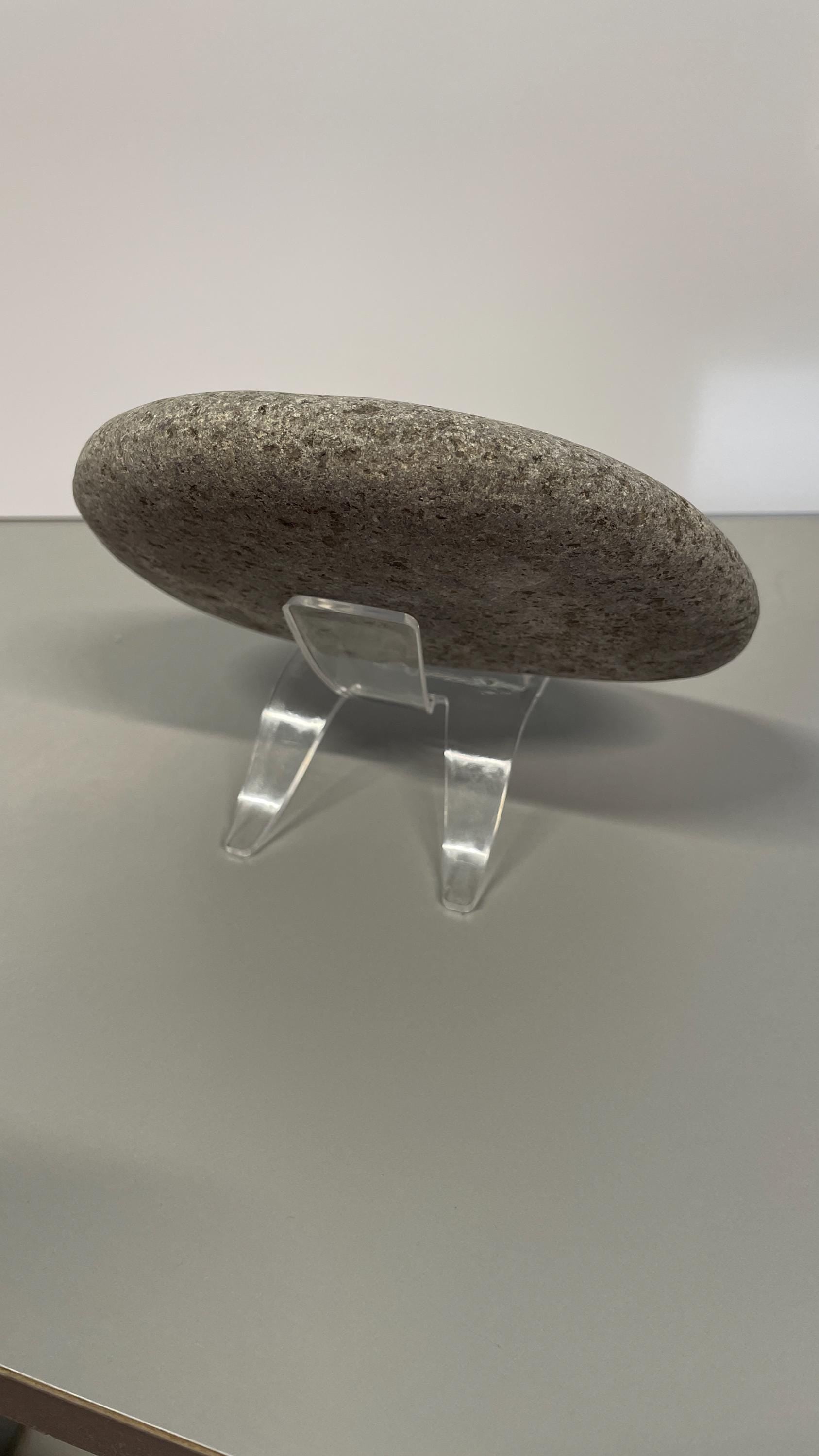 Acrylic Stone Stand: River Stone Display Cradle - Vanbrera Stones Small (1&quot; - 2&quot; Stone)