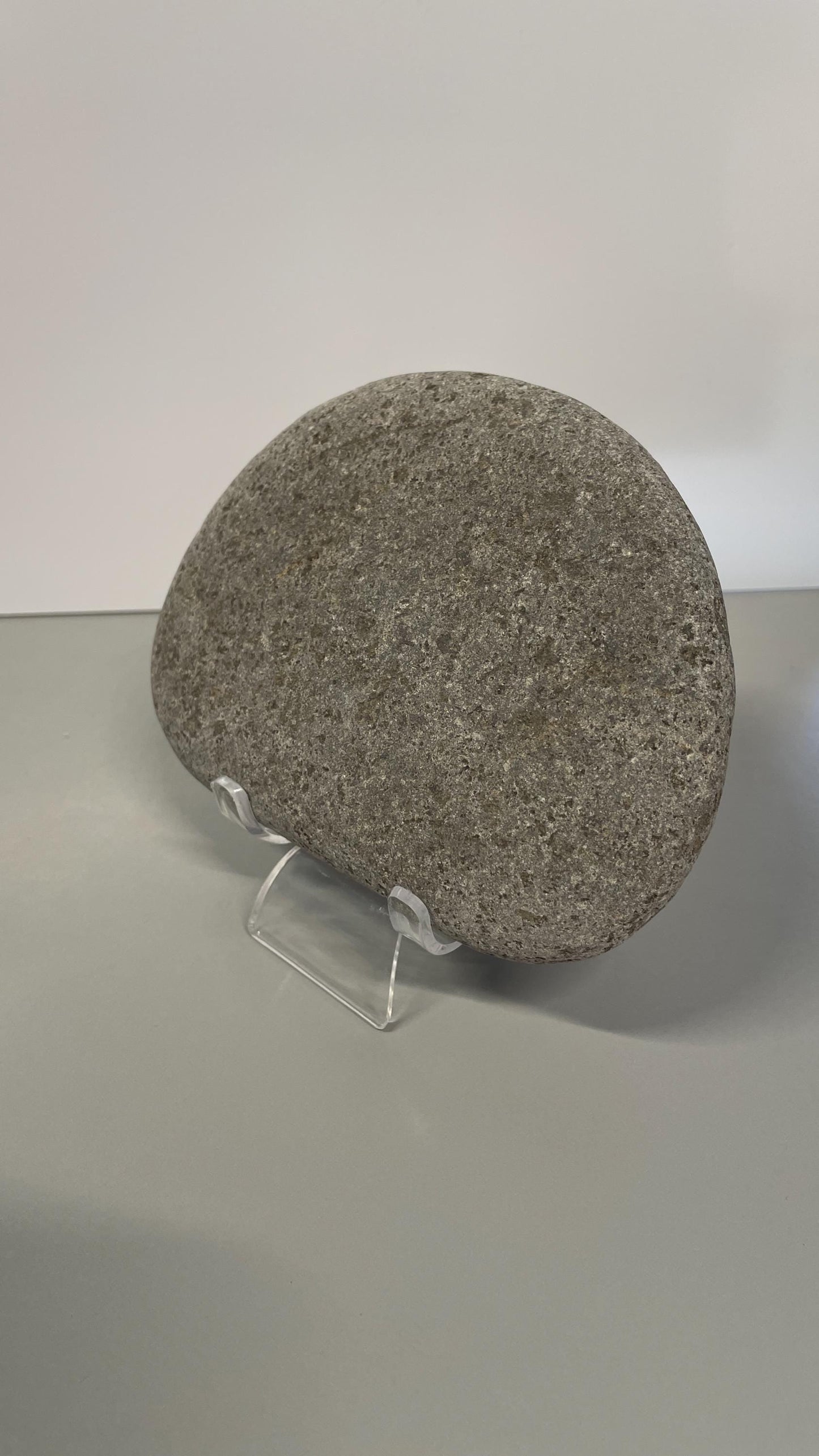 Acrylic Stone Stand: River Stone Display Cradle - Vanbrera Stones Small (1&quot; - 2&quot; Stone)