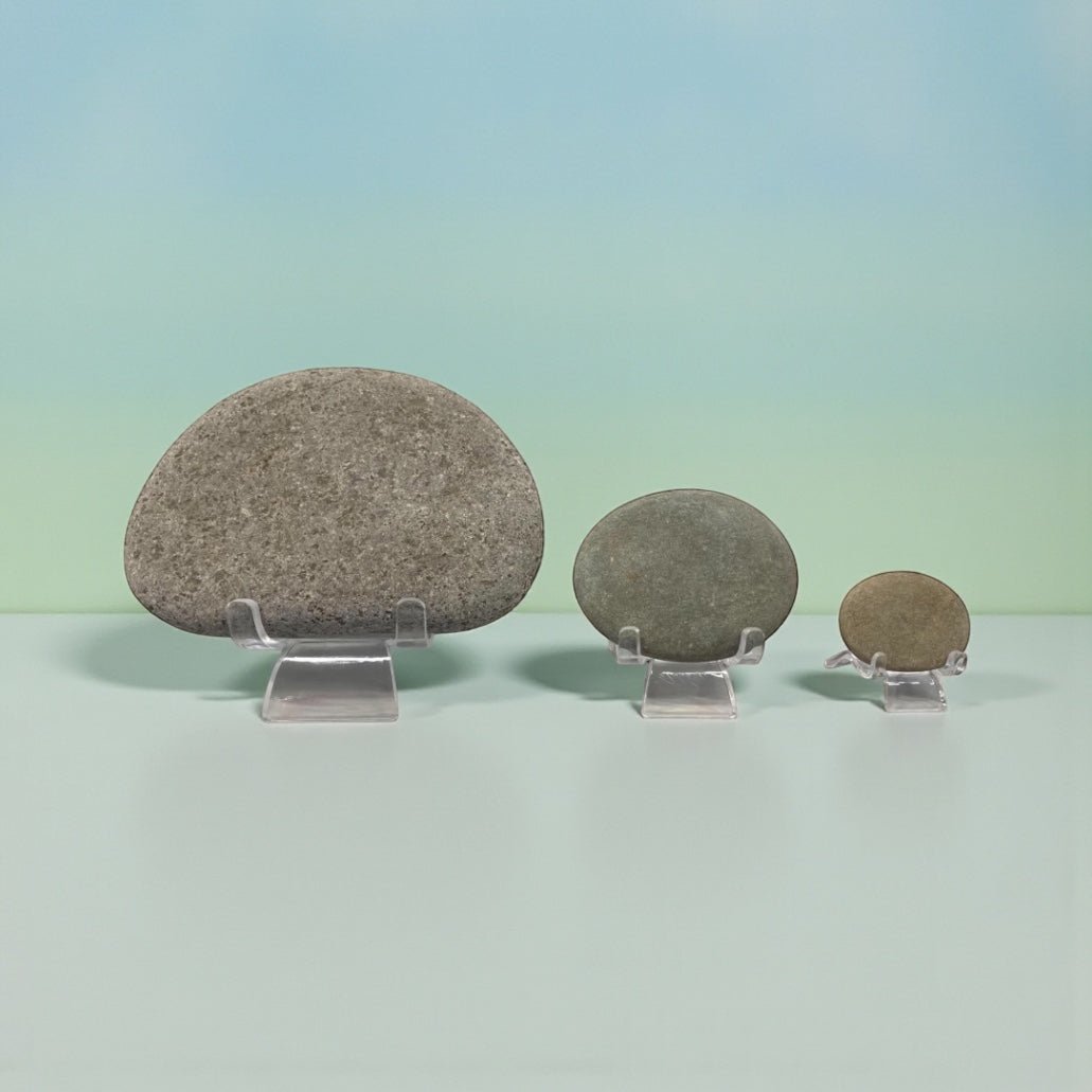 Acrylic Stone Stand: River Stone Display Cradle - Vanbrera Stones Small (1" - 2" Stone) 